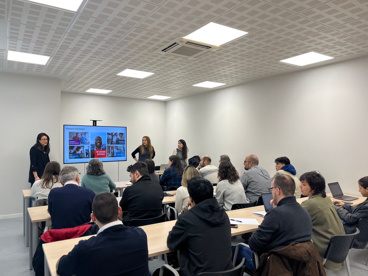 Esta semana nuestras compañeras Raquel Noé, Isabel Chantre y Sandra Escudero estuvieron en TECNARA - Clúster TIC de Aragón,  presentando todo lo que hacemos en UST, compartiendo un buen momento y resolviendo las inquietudes con los alumnos del PIMEI 2022.

#Talento 🚀#Tecnología