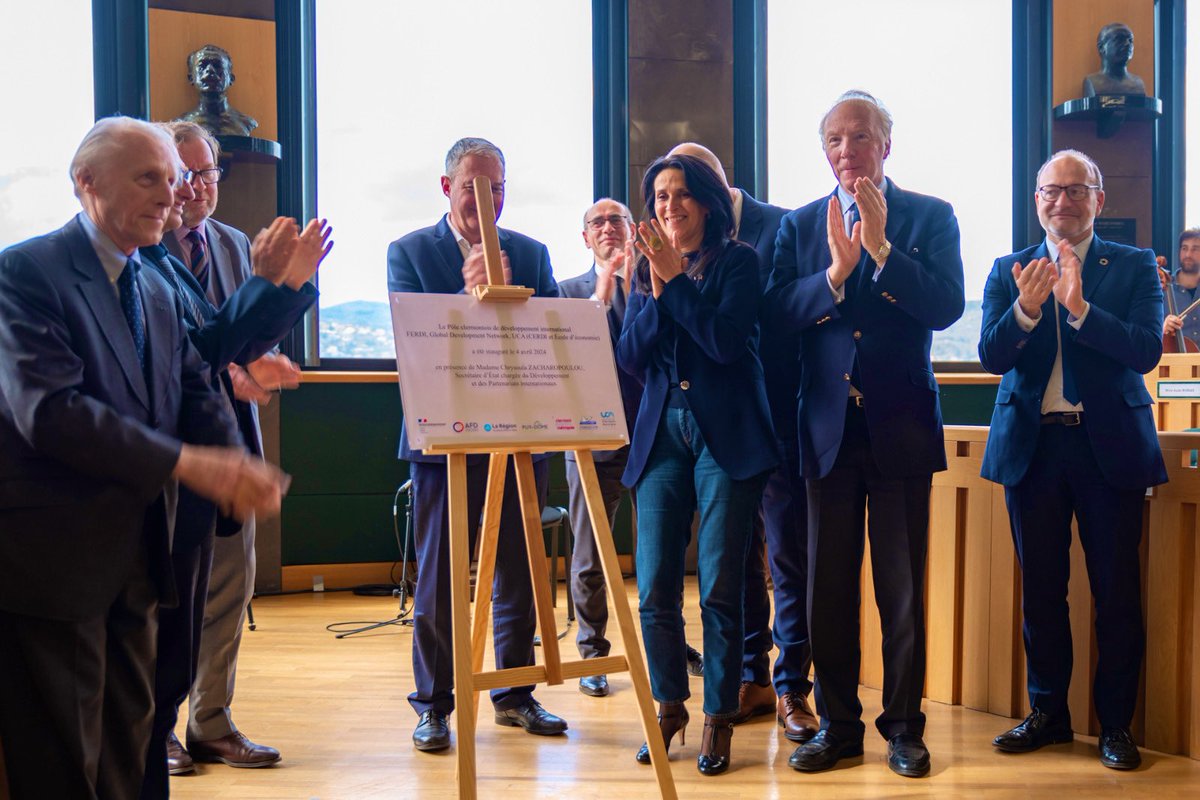 RiouxRemy's tweet image. Aux côtés de @CZacharopoulou &amp;amp; des élus, j’ai été ému avec les collègues @AFD_France &amp;amp; @DGTresor de participer au lancement du Pôle Clermontois de Dvlppt International #PDCI qui réunit @cerdi @FondationFERDI &amp;amp; @GDNint, l’œuvre d’1 vie, celle de Sylviane et Patrick Guillaumont🙏🏼