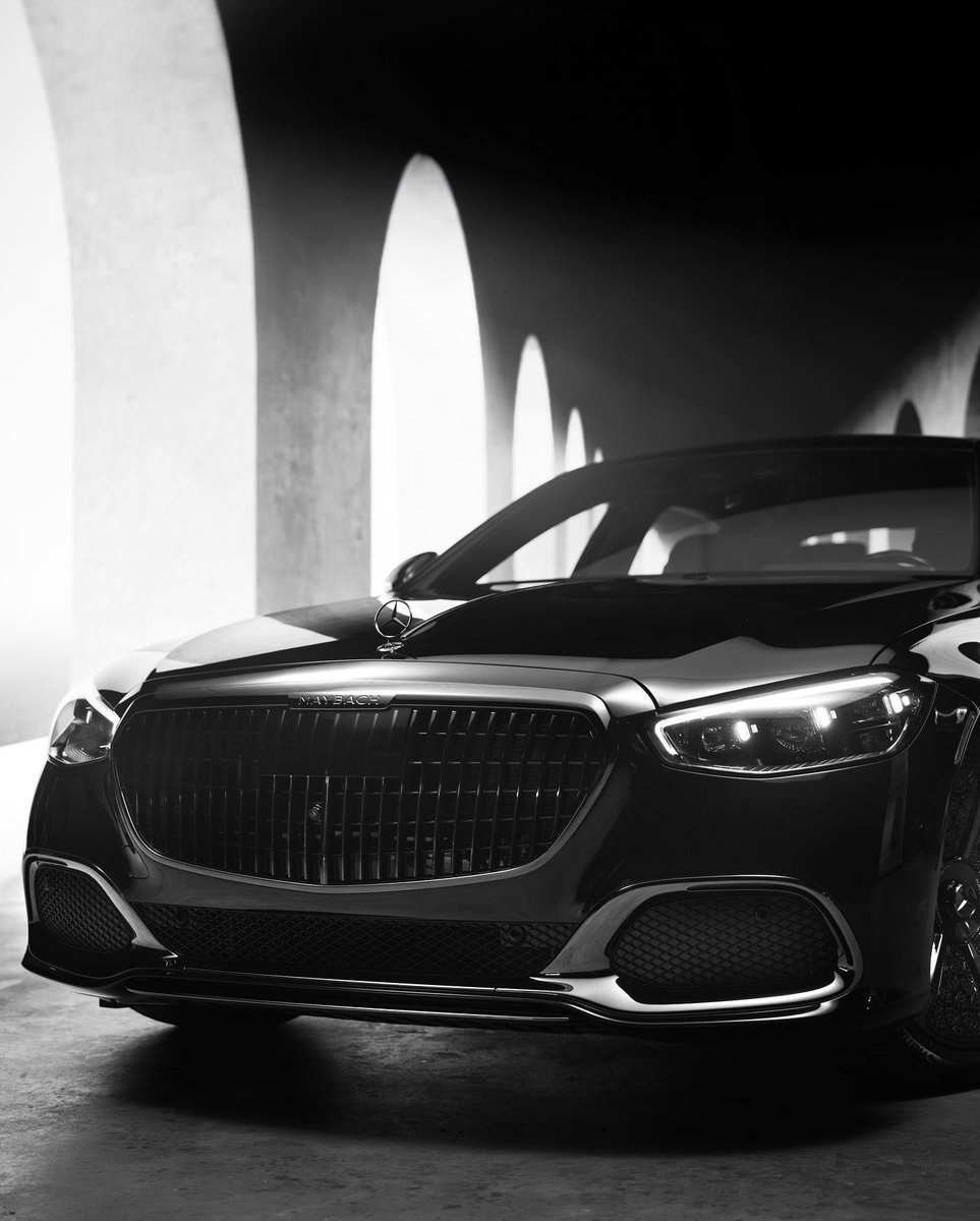 MercedesBenzUSA's tweet photo. Where cutting-edge technology meets timeless style.
Experience @mercedesmaybach S-Class Night Series.
📸: @JulienLasseur
#MercedesBenz #MercedesMaybach #NightSeries #SClass https://t.co/8ZEmnwWXbw