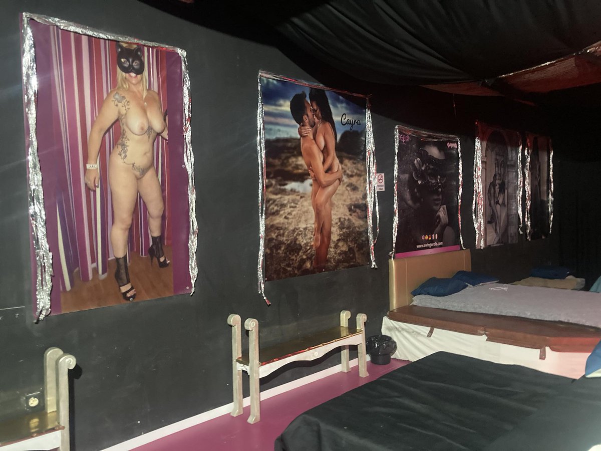 swingerole's tweet photo. ven y disfruta este finde https://t.co/OL7CrTSXac