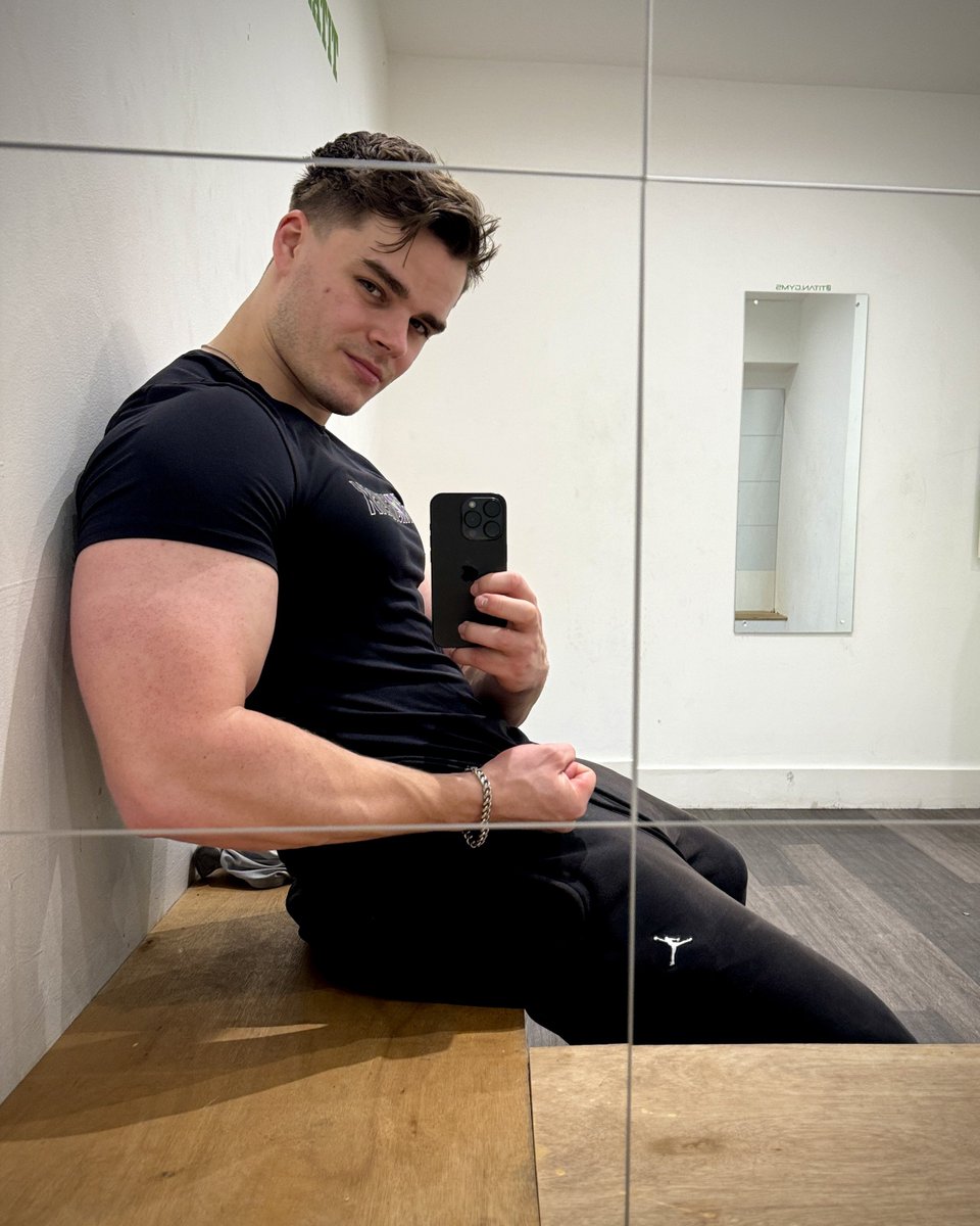 The bicep that’s got your finances in a chokehold you can’t escape from💪🏼😏