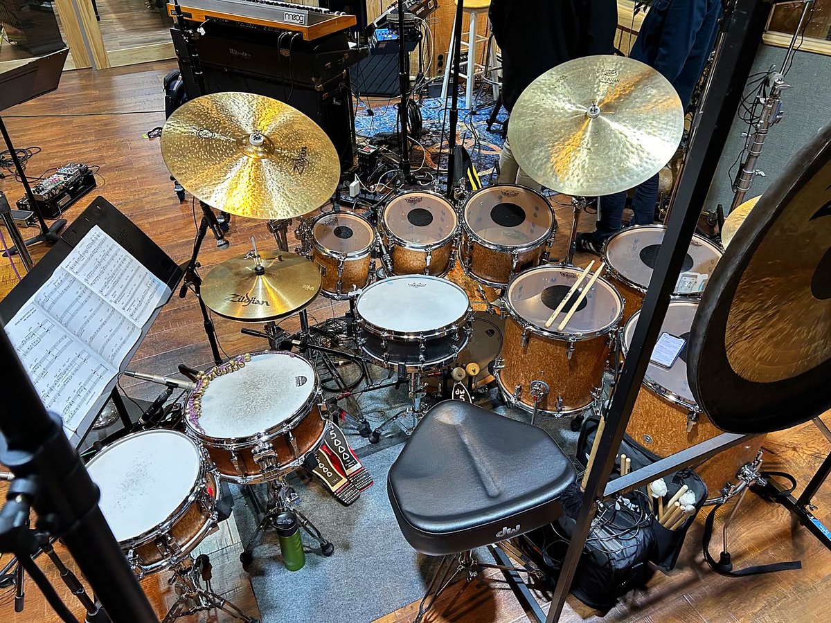 Just finished recording a NEW Vital Information album w/ ⁦@manuelvalera⁩ & JanekGwizdala with “New Perspectives” of some music I’ve previously recorded. ⁦@ZildjianCompany⁩ ⁦@sonordrumco⁩ ⁦@remopercussion⁩ ⁦@vicfirth⁩ ⁦@dwdrums⁩ pedals ⁦