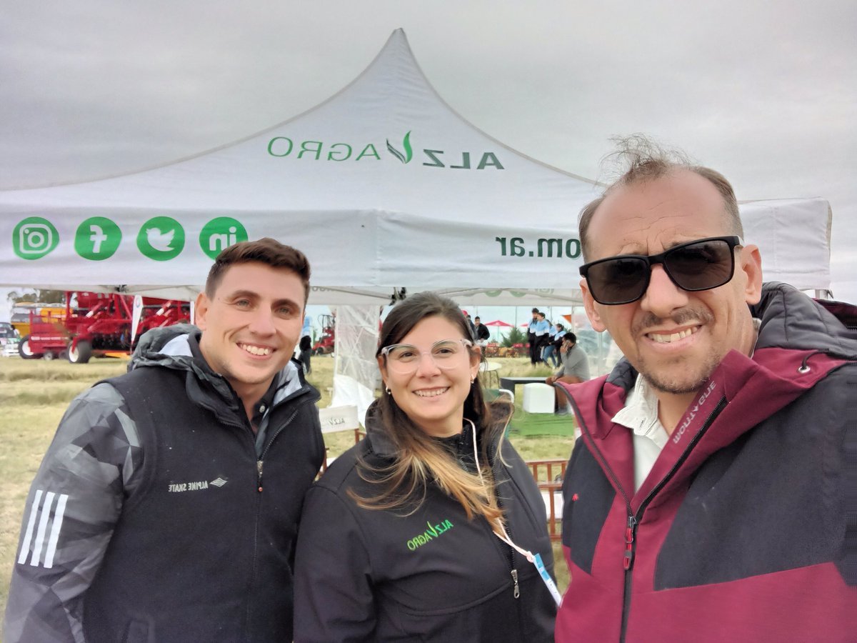 cm_rossetti's tweet photo. Cuando disfrutas de lo que haces, al frío, al viento y ala lluvia no le tenes miedo. 
Jornada a Campo #INviTA2024, desarrollada en el #INTA, en la localidad de #Guamini. El equipo dijo presente @IngFlorBarberis @ALZ_Agro. https://t.co/IY0geVE41J