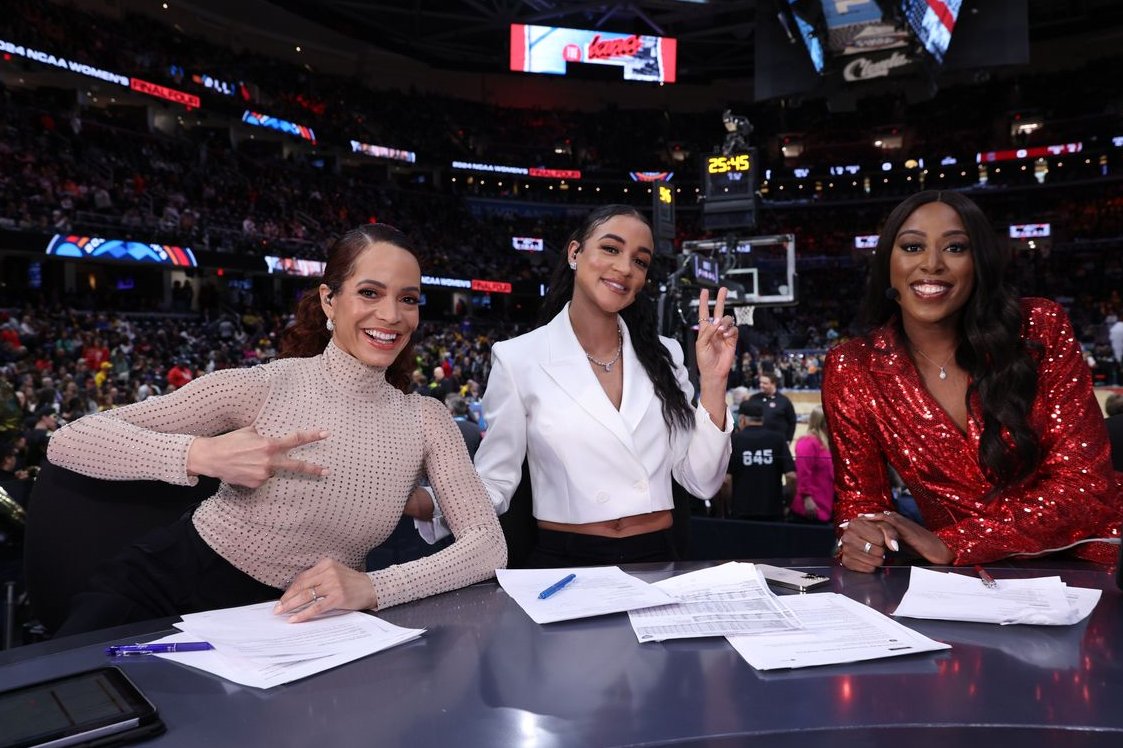 Happy birthday to SportsCenter anchor @elleduncanESPN, who is coming off a terrific month (and season) of hosting our #NCAAWBB studio coverage. Led by Elle, this team had a breakout tournament, elevating our women's hoops presentation w/ their analysis, insight, energy and joy.