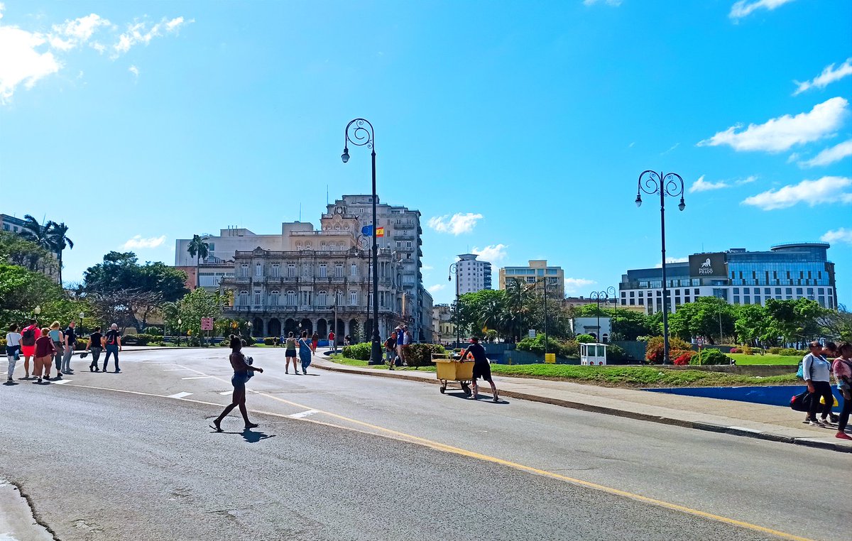 La Habana conserva su belleza, a pesar de llevar más de 60 años de bloqueo que provoca carencias económicas que afectan las infraestructuras de nuestro país, la verdadera belleza se conserva porque radica en el espíritu de nuestra gente. #NoMasBloqueo #CubavsBloqueo
