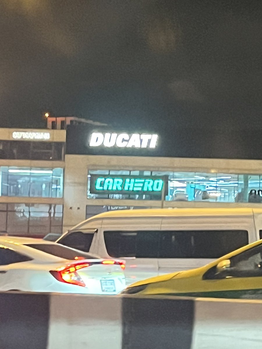 エアポート近くに #DUCATI