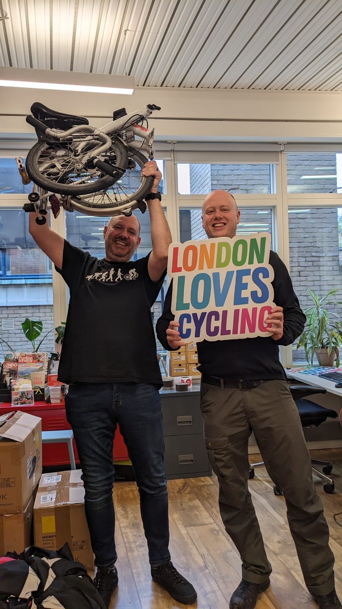 Great day for a sunny cycle! Meanwhile photo caption competition anyone? Entries Suitable for all ages please…#LondonLovesCycling ⁦@London_Cycling⁩