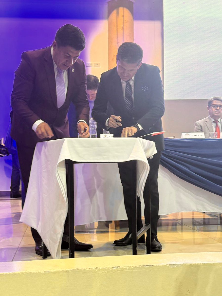 ECU911_'s tweet photo. #ECU911EnTerritorio | En la sesión solemne por los #173AñosTulcán el Director General del @ECU911_, @BolivarTelloA, firmó un convenio específico con el Alcalde, Andrés Ruano de @alcaldiaTulcan para fortalecer la videovigilancia y el talento humano. https://t.co/nFWj8JQXb9