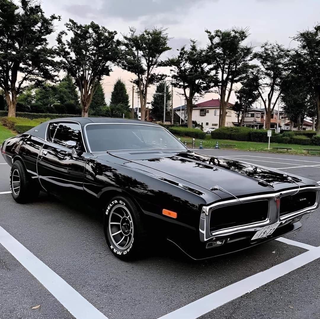 800hp 1972 Dodge Charger. Dope or nope?? What would you change on it if you owned it??