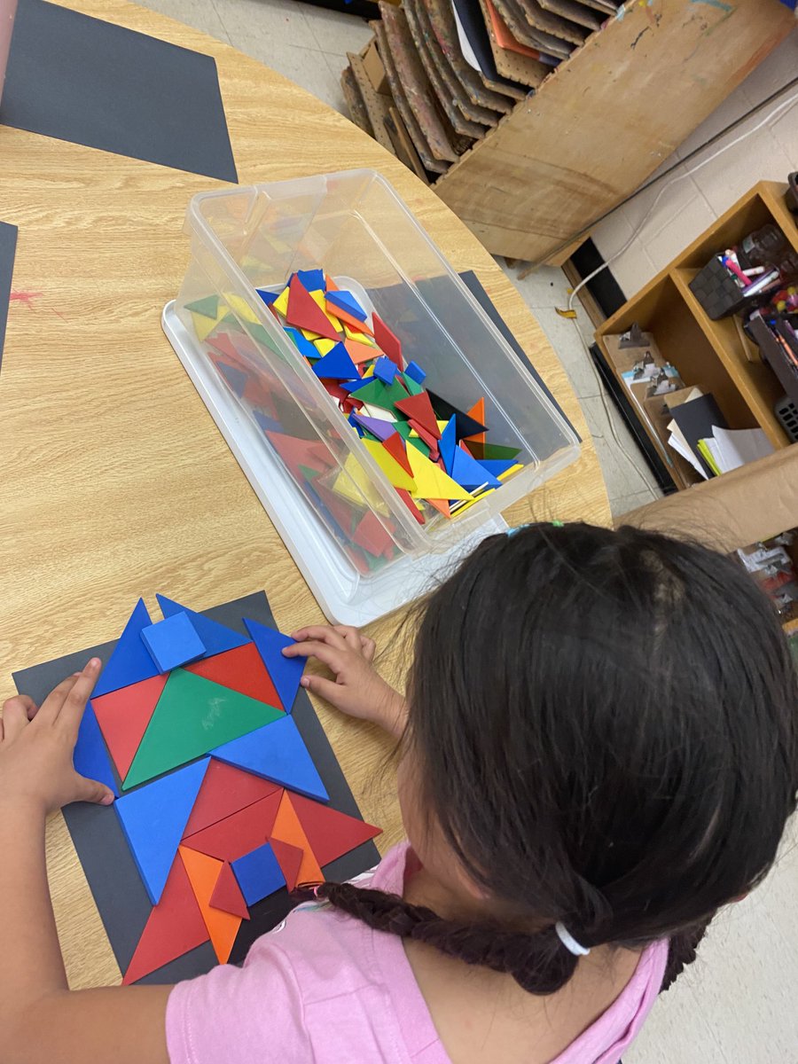 An SK learner is using tangrams to create a symmetrical image. ⁦@TDSB_JoycePS⁩ ⁦@trinimako1⁩