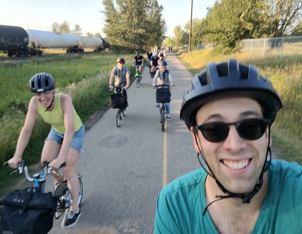 T O N I G H T !

First-of-season Brompton League Ride:
Friday, April 12 | 6:30 p.m. | South Side of George C. King (Skipping Stone) Bridge, East Village.

While Bromptons will be many, any type of bike and its owner are welcome.
