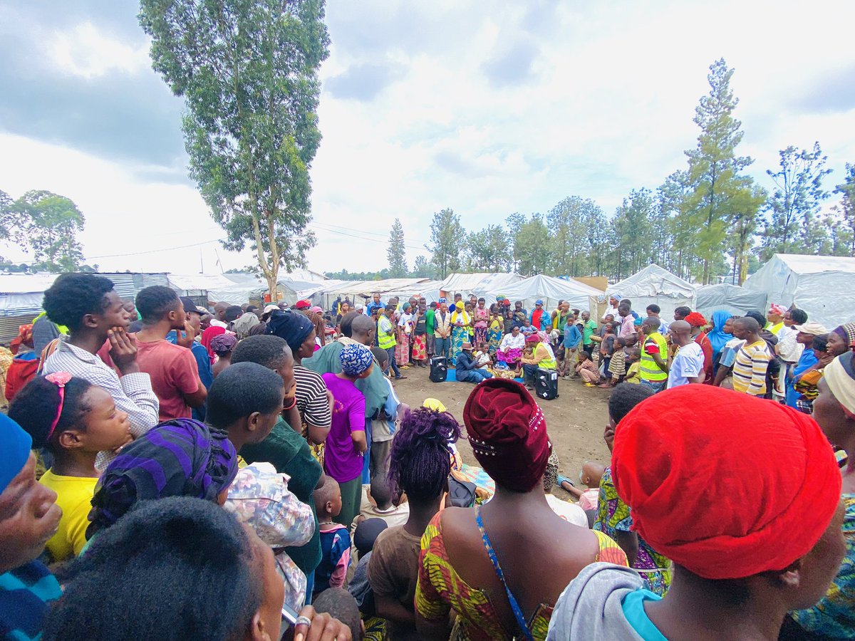 remeddrc's tweet photo. Au moins 200 déplacés ont suivis le sketch sur la prévention du Choléra au camp de RUSAYO 1 , dans la Zone de santé de NYIRAGONGO au Nord-Kivu ce vendredi 12 Avril 2024.  Il a été aussi question de parler de PEAS.Notre article arrive bientôt!
#stopCholéra
#unicefdrc
#remeddrc https://t.co/2v9dYY4j04