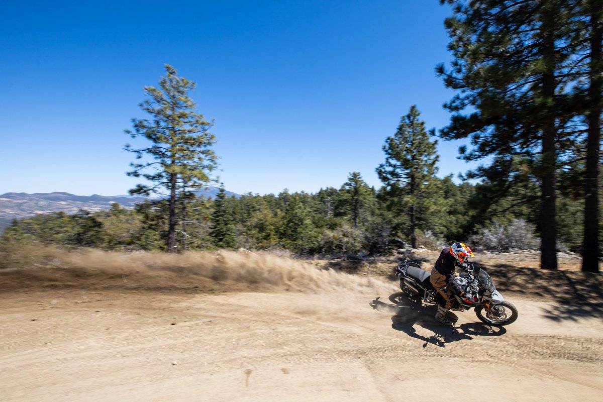 Happy Friday from the all-new Arai XD-5 and Jeff Stanton @6time! 📸: @align.with.us AraiAmericas.com #Arai #AraiHelmet #XD5 #PriorityforProtection