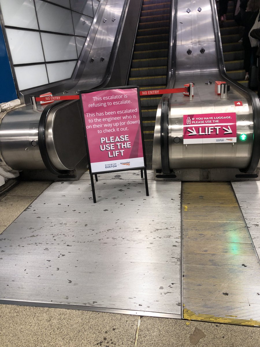 “The escalator is refusing to escalate” 😭🤣 The Gen- Z future is here 🤣