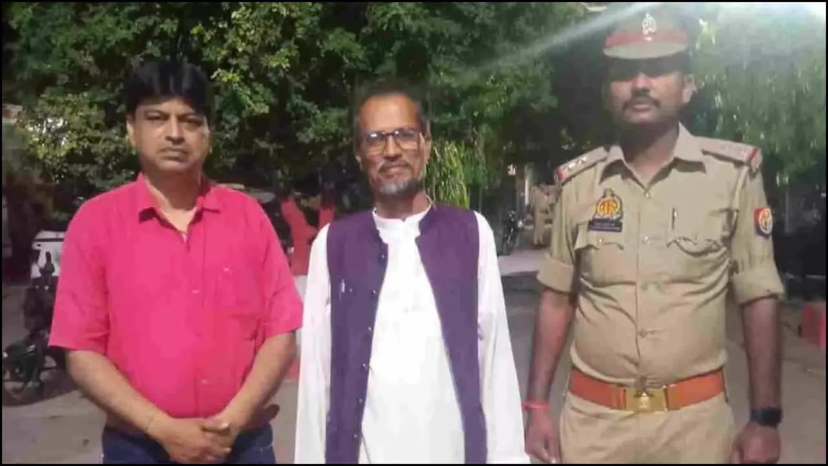 Maulana Manzar Ali (centre) after being discovered by police living with his third wife. Police started looking for him after missing complaints from first two wives. Incident from Lucknow All three wives unaware of each other Polygamy may have religious sanction, but even the…