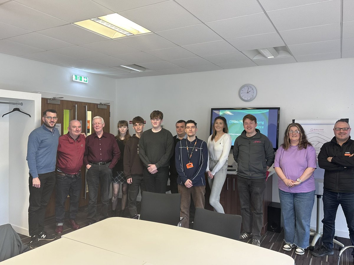 Great to be able to represent parents/carers views at todays @GMBGlasgowCC #DYW meeting with @CllrMooney @PaulJSweeney @PostmanCarson @GLAChristina @AllanCasey89 @gla_hsu to secure the future of our school DYW coordinators & the future of our pupils #LetOurKidsFlourish 💛