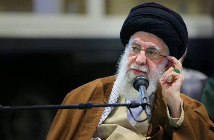 🇮🇱#URGENTE: El líder iraní Jamenei teme que #Israel intercepte un ataque con misiles y drones y luego Israel lance ataques masivos contra objetivos estratégicos en Irán; Teherán sigue considerando sus opciones, según un informe. #Hamas #Gaza