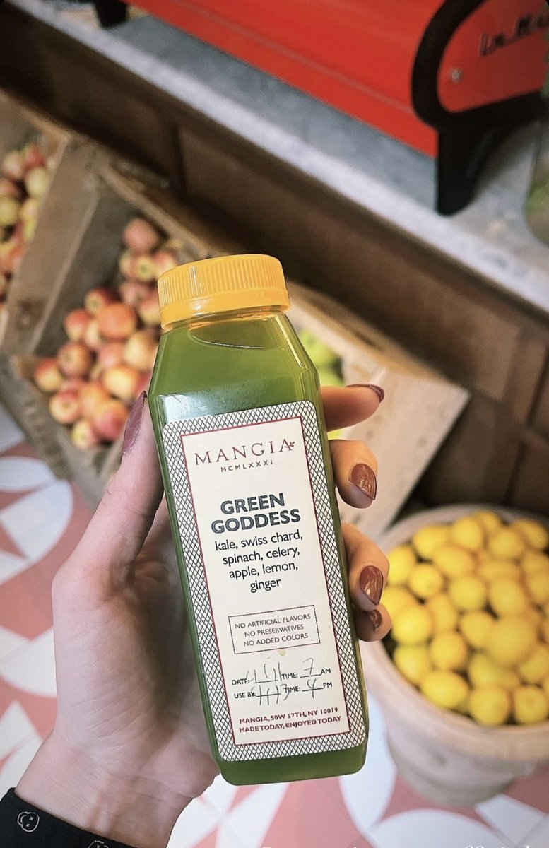 Your fav drink on the go 💚🥬🥒🍋🍏 #mangianyc #coldpressed #juices