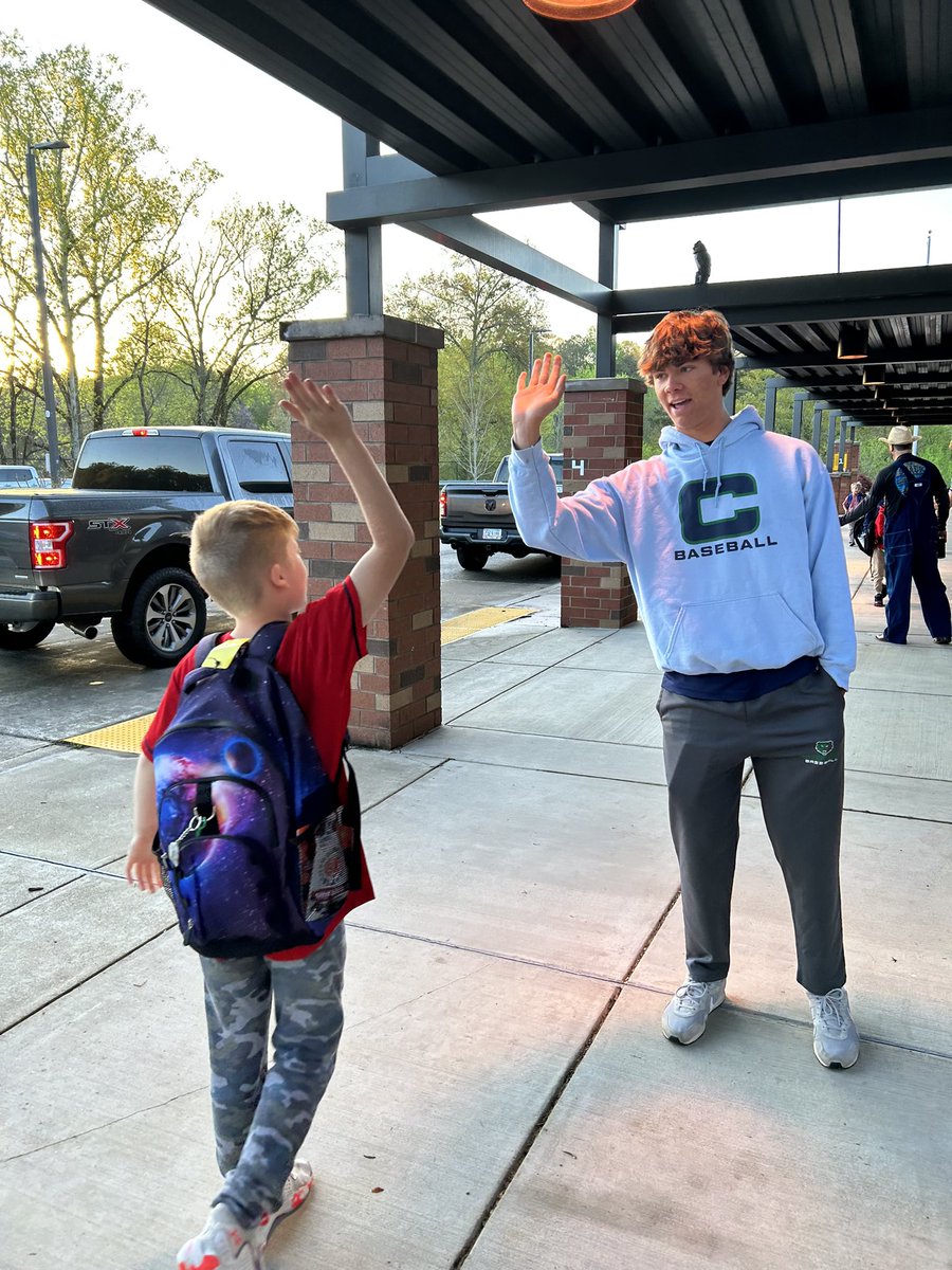 #GrizzGang High 5 Friday at <a href="/BGESTEM/">Ball Ground STEM Academy</a> !
<a href="/CVHSGrizzlies/">CVHS Grizzly Athletics</a> <a href="/Prin_Santoro/">Mike Santoro</a>