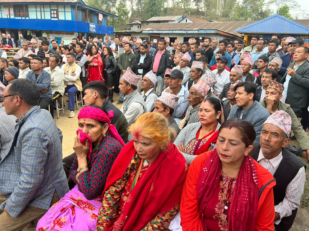 इलाम तयार छ! इलामको फाकफोकथुम गाउँपालिकाको सिकारी भञ्ज्याङ्, आमचोक लगायतका ठाँउमा पुग्दै गर्दा इलाम-२ मा हुन लागेको उप-चुनावमा इलाम चिनेको, इलामवासीका समस्या बुझेको र समाधानको लागि निरन्तर लागि परेको अनि समस्या बल्झाउन होइन सम्हाल्न सक्ने व्यक्तिलाई प्रतिनिधि चुन्न इलाम तयार छ ।…