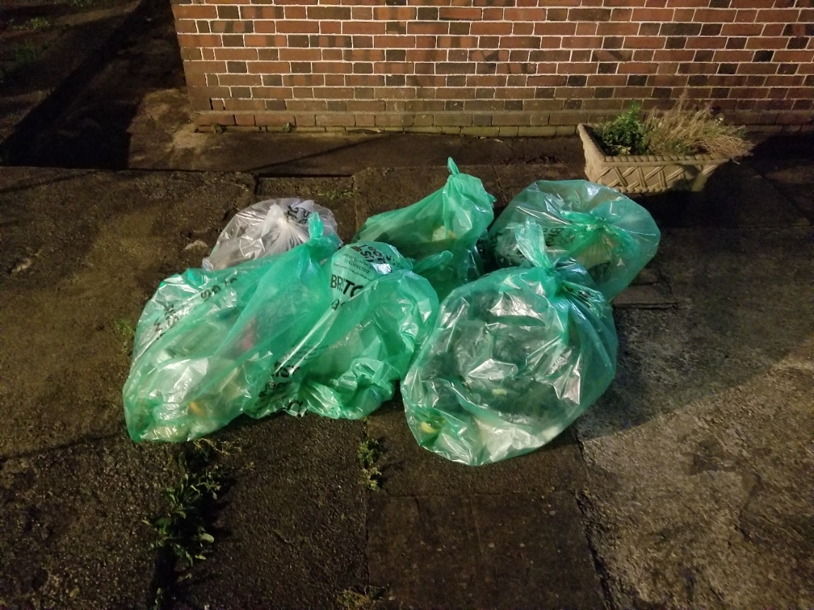 BaggatorBristol's tweet photo. Some more photos of the Grand Iftar on St Marks Road that took place last Sunday. 
Only 6 bags of litter were left behind from over 2,000 attendees.
Thank you to all the volunteers and everyone else that was involved! https://t.co/uIit7FpVvD