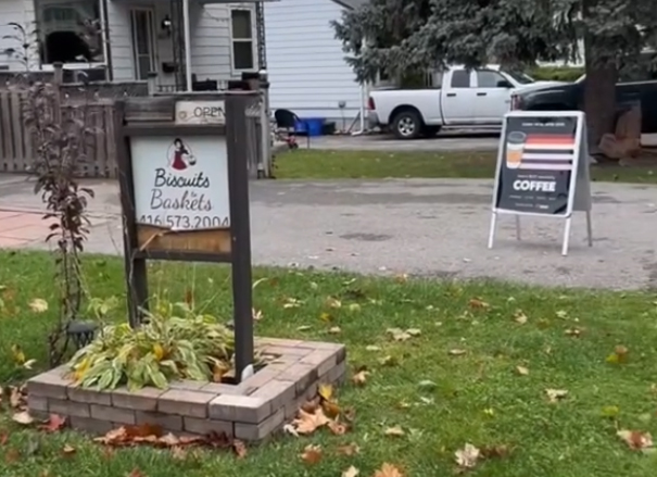 CLOSED: TikTok star Keith Lee visits Biscuits to Baskets in Ajax and helps the shop sell out of goodies after viral post  durhamregion.com/news/tiktok-st… via <a href="/newsdurham/">durhamregion.com</a>