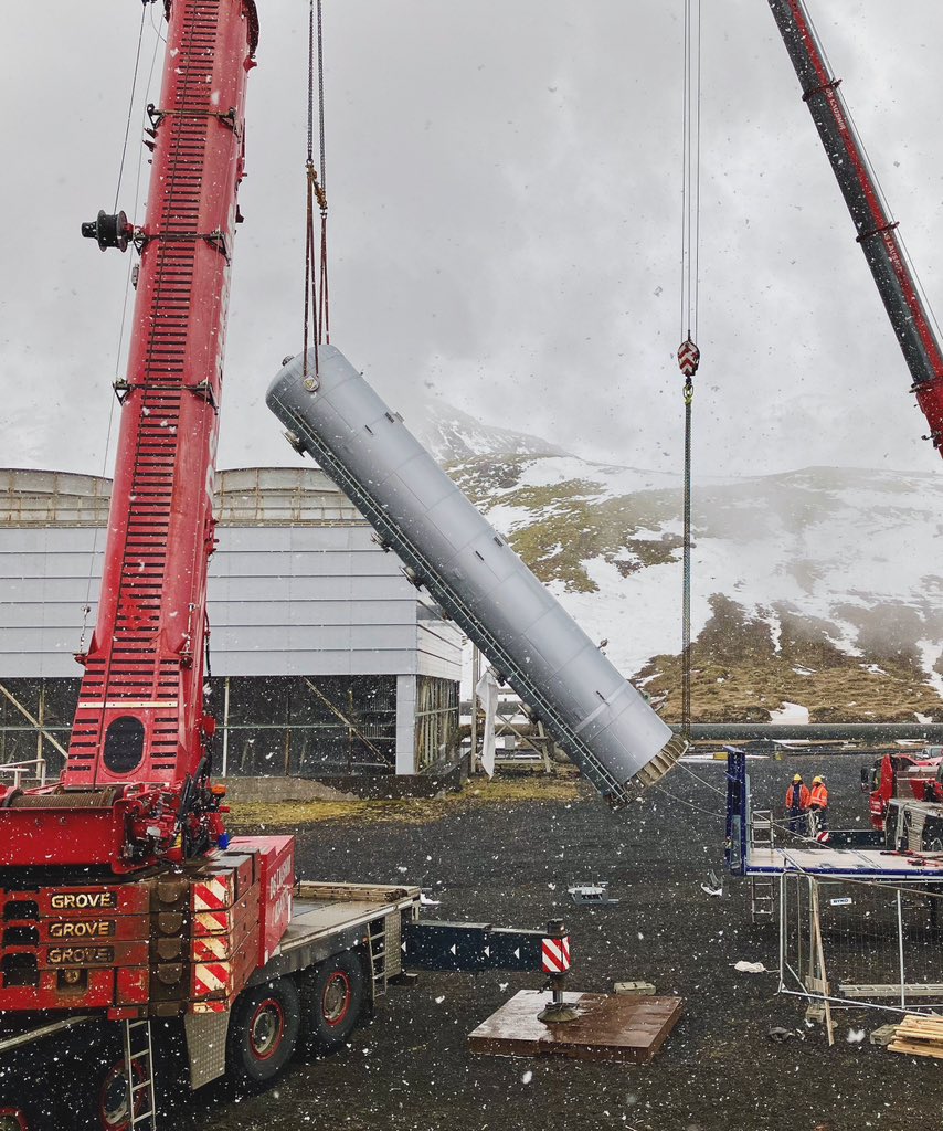 Exciting developments this week, Carbfix's CO2 absorption tower was erected at the Hellisheiði Power Station. With its arrival, the technology can capture nearly all carbon dioxide and hydrogen sulfide from the ON Power geothermal power plant! 🚀 @EUClimateAction @EU_Commission