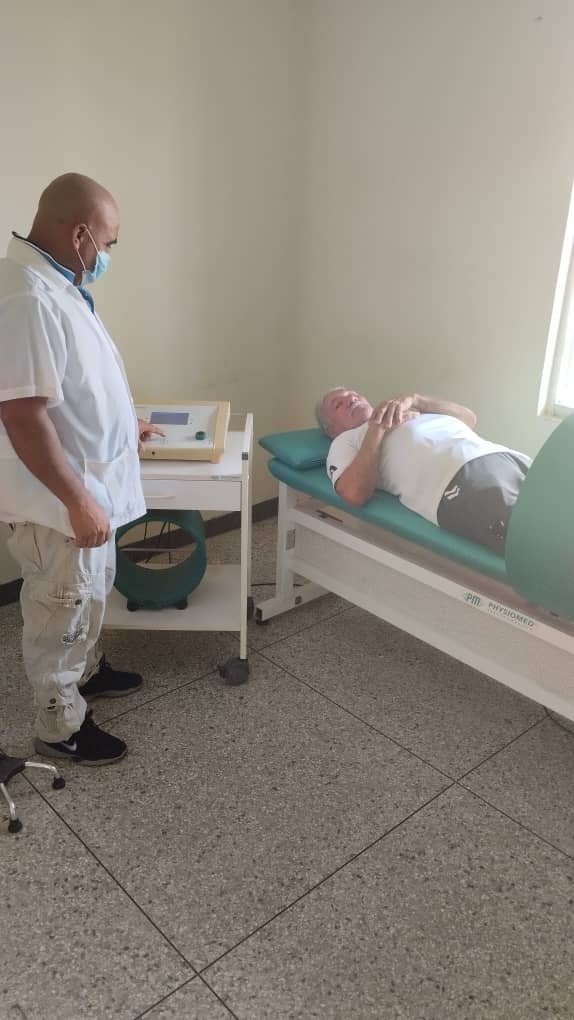 cubacooperaven's tweet photo. Los médicos cubanos que cumplen misiones en el exterior son ejemplo de altruismo, humanismo y entereza. 
Jornada laboral CDI Sector Florida Estado Zulia
#21AniversarioBarrioAdentro 
#CubaPorLaVida 
#CubaCoopera https://t.co/3Kp5oxnCMY