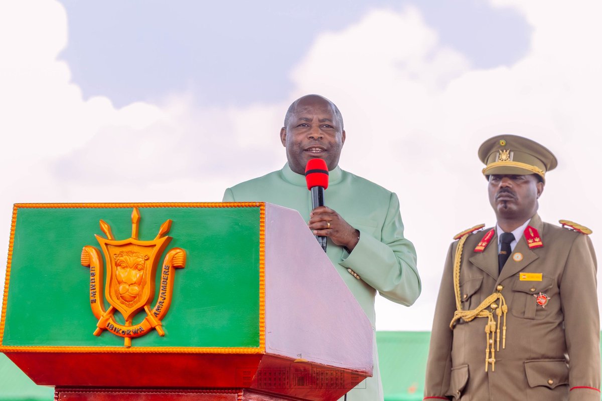 NtareHouse's tweet photo. Le Chef de l'Etat #Burundi-ais,S.E @GeneralNeva, a lancé la campagne d'éducation civique et électorale ce 12/4 à @Gitega, rappelant que les élections témoignent de la souveraineté nationale,laquelle appartient au peuple qui l'exerce par voie du référendum ou par ses représentants https://t.co/4Q3QsWbFvo