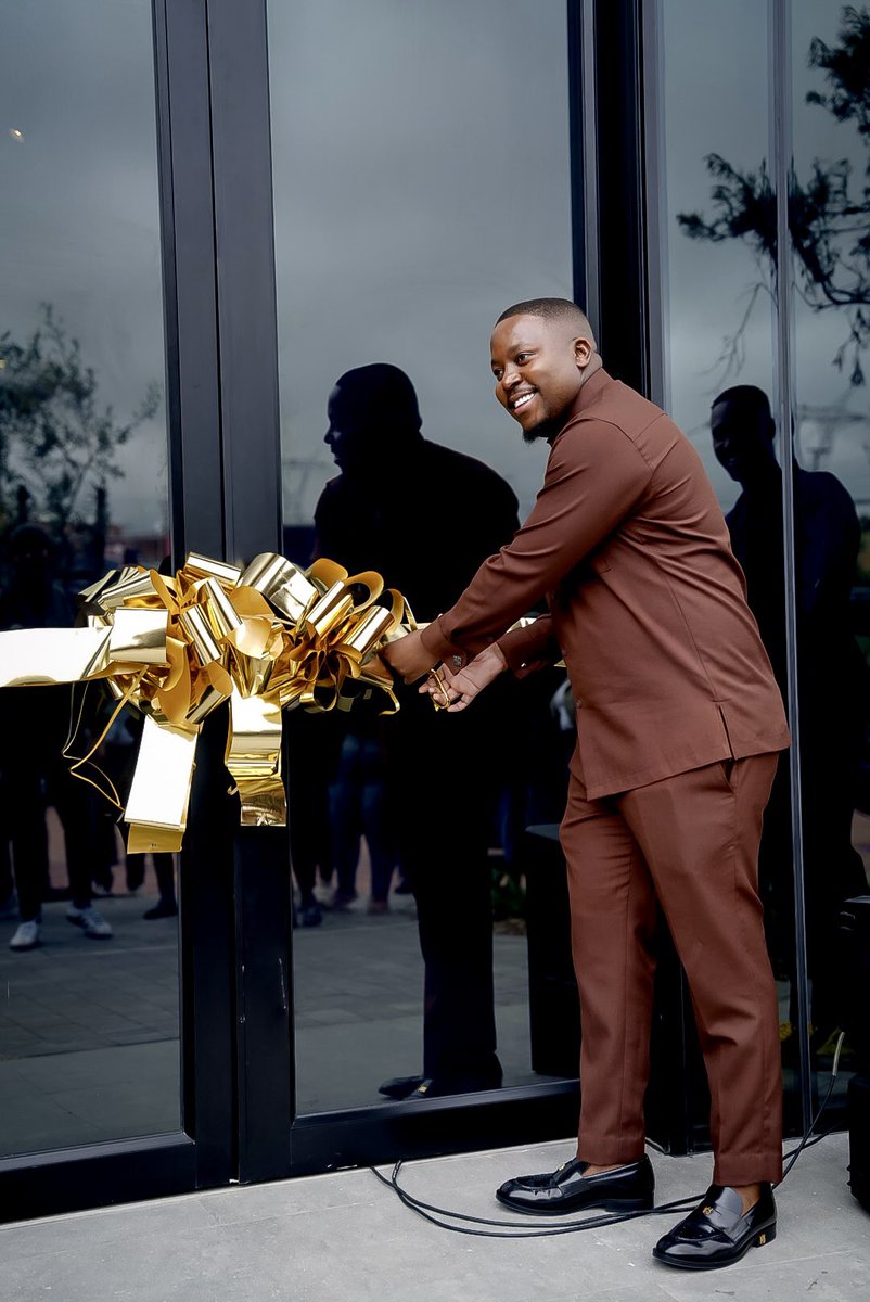theo_baloyi01's tweet photo. Excited to announce the official opening of Bathu Group Headquarters! 

Fueling entrepreneurship, empowering retail startups, and paving the way for global expansion. 

Ready to scale new heights and inspire others to do the same! #BathuGroup #Entrepreneurship #RetailRevolution" https://t.co/eerd51Yy8u