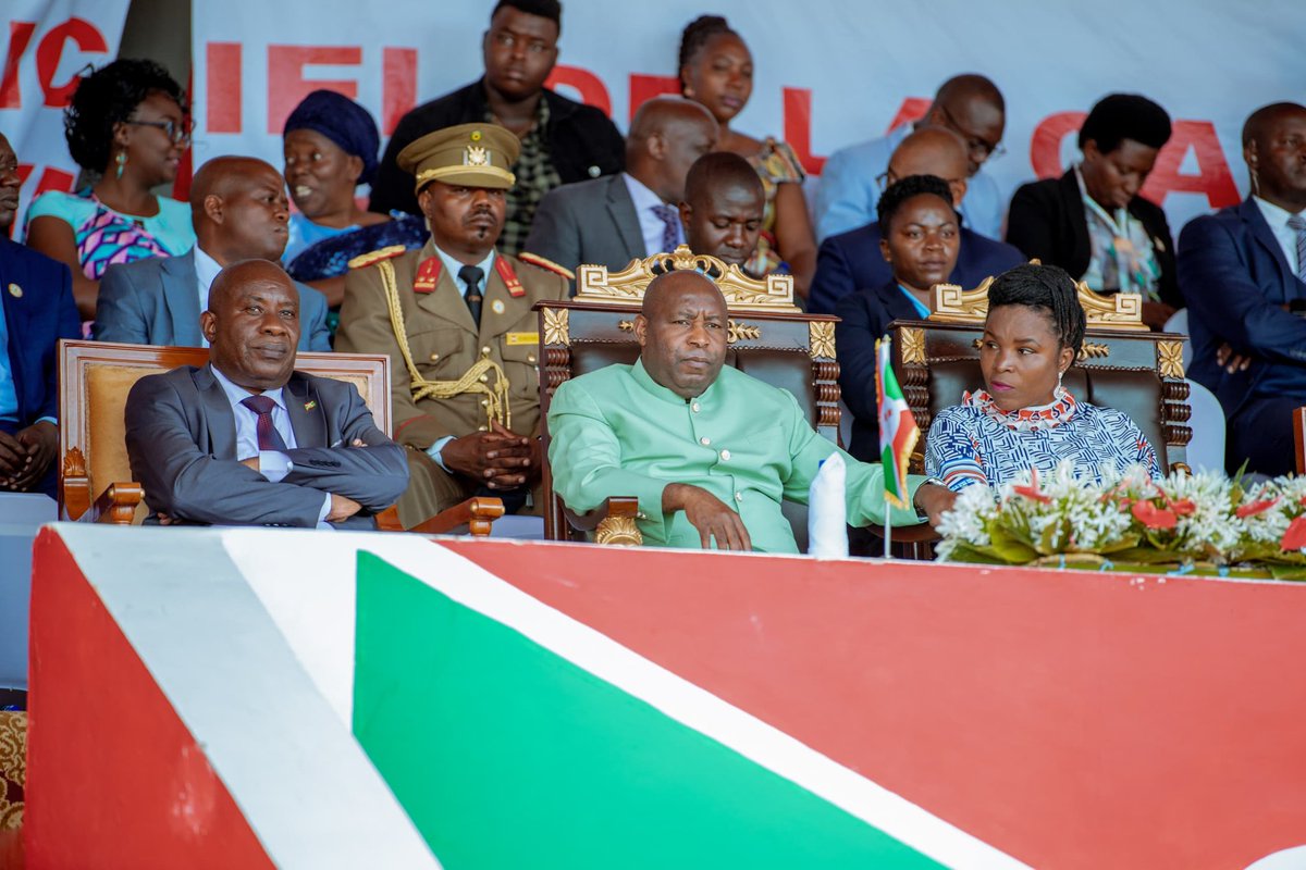 NtareHouse's tweet photo. Le Chef de l'Etat #Burundi-ais,S.E @GeneralNeva, a lancé la campagne d'éducation civique et électorale ce 12/4 à @Gitega, rappelant que les élections témoignent de la souveraineté nationale,laquelle appartient au peuple qui l'exerce par voie du référendum ou par ses représentants https://t.co/4Q3QsWbFvo