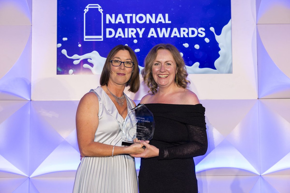 🏆 The Dairy Marketing Campaign of the Year award was presented to Ruth Fitzsimon, @AirfieldEstate for ‘Farmer Time’ by judge Vanessa Kiely O’Connor, @WomensAgriGroup and Dairy Farmer, at the 2023 Awards 2024 nomination deadline ➡️ April 30th 2024 nationaldairyawards.com