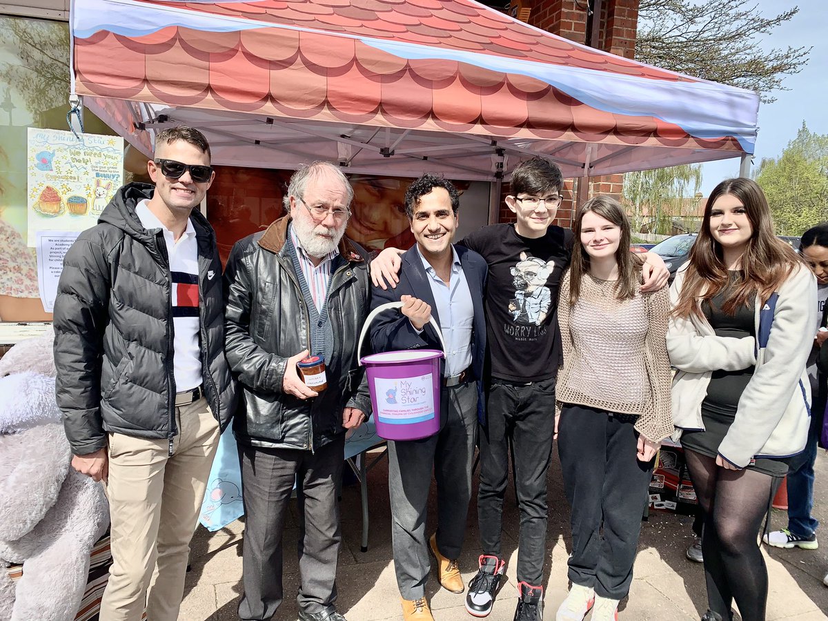 A real pleasure to meet with Charlie Olivia and shania from Leigh academy Rainham earlier at “The Rainham Spring Time Event” raising money for my shiny star 🌟. Proud of you all keep the great work. Good luck with your studies. 👍👍👍 @LeighRainham