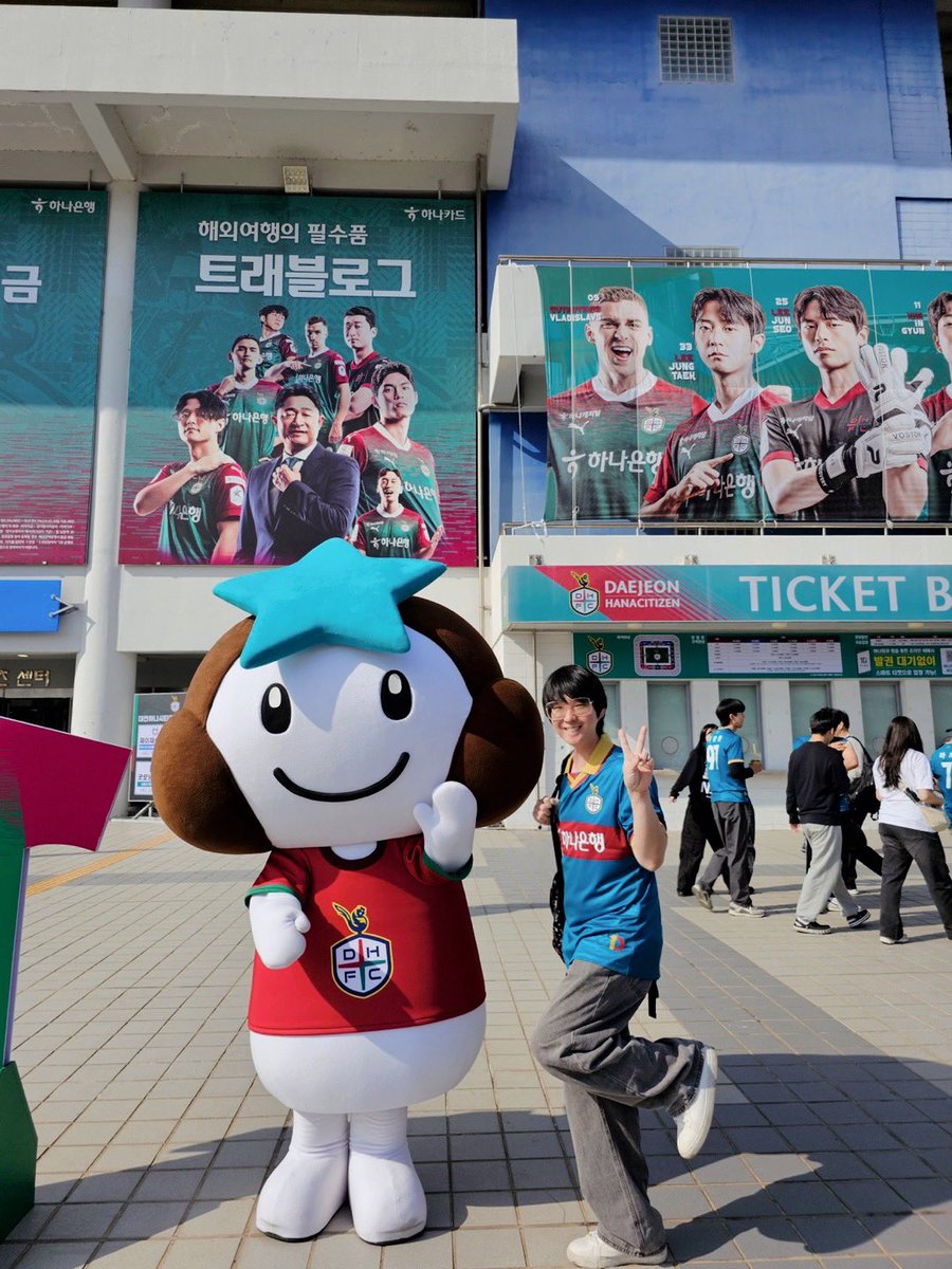 다이어트에 성공한 사람은 보정같은거 안해도 날씬하다. 여러분도 부러우면 저체중하십시오.