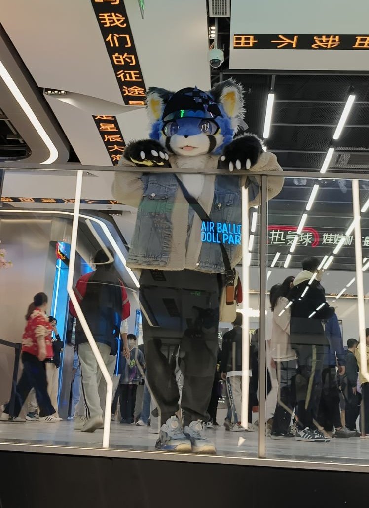 shuiyuan_qs's tweet photo. #FursuitFriday 

还在下面看什么呢，快过来😘😘 https://t.co/JUgbx8r2P5