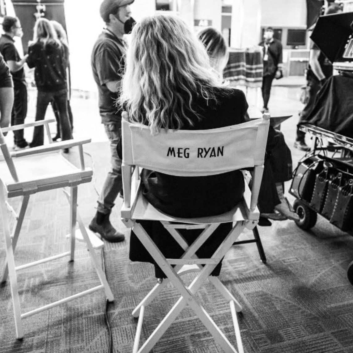 WeCinema's tweet image. Dopo 10 anni #MegRyan torna sulla scena in veste di interprete e regista con #CoincidenzeDAmore, una commedia romantica tratta dall'opera teatrale "Shooting Star" di Steven Dietz. Insieme all'attrice di #HarryTiPresentoSally, sul set, anche David Duchovny.

#welovecinemait