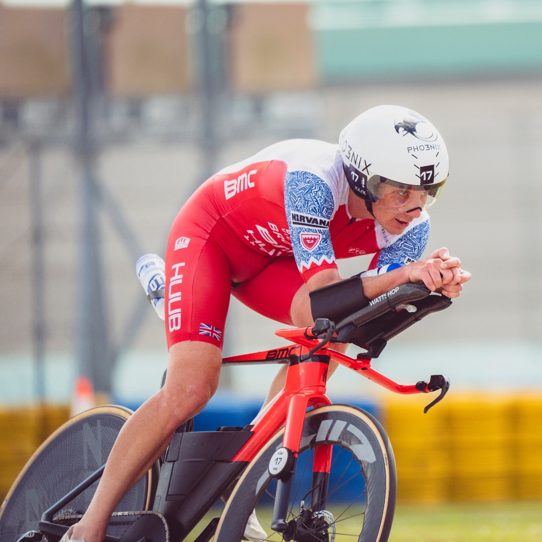 It's an action-packed weekend. The second event of the T100 series takes place in Singapore, and the Supertri E World Triathlon Championships will also be held in London, with a first World Title on offer in 2024. READ FULL RACE REVIEW > huubdesign.com/blogs/news/rac…