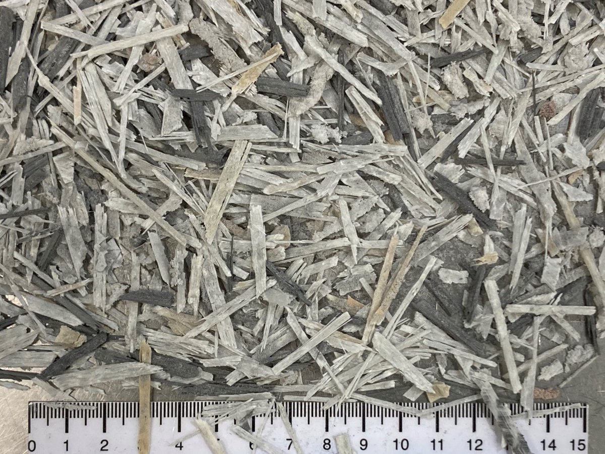 Q. How do you prepare a wind turbine blade for recycling? A. Cut, shred, sort! #REFRESHprojectEU's Work Package 1 is tackling this challenge. Learn more: tinyurl.com/yc7u4j3j #windenergy #windblades #compositematerials #composites #recycling #materialsrecovery #EUresearch