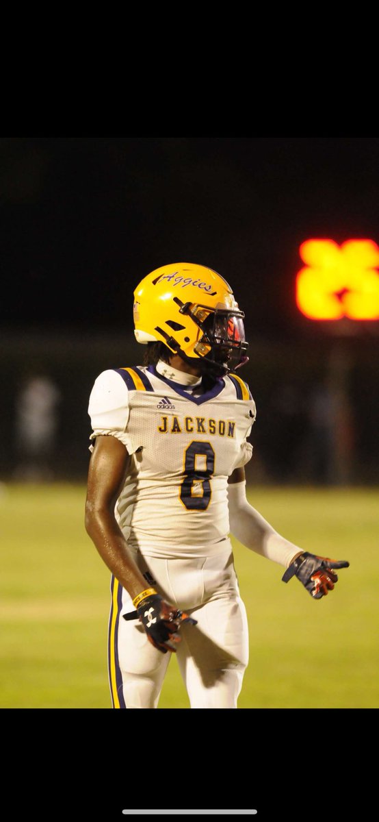 |@GordonJamarrion| 6'0' | 180 LBS 4⭐️CB| Based off film| Jamarrion displays great patience, good hand placement and moves his feet at high rate and is very twitchy, he is very physical and plays through the whistle.( NFL Comp Dj Reed)