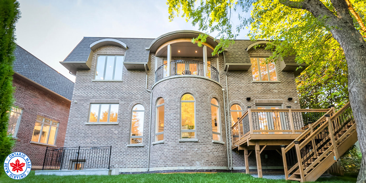 Take in the scenery in your backyard with our casement windows, offering stunning views of nature's beauty right from your home. 

#windowcity #windowsanddoors #canadianmanufacturer #ontariomade #energyefficient #homewindows #traditionalhome #lifestyle #homeinspo
