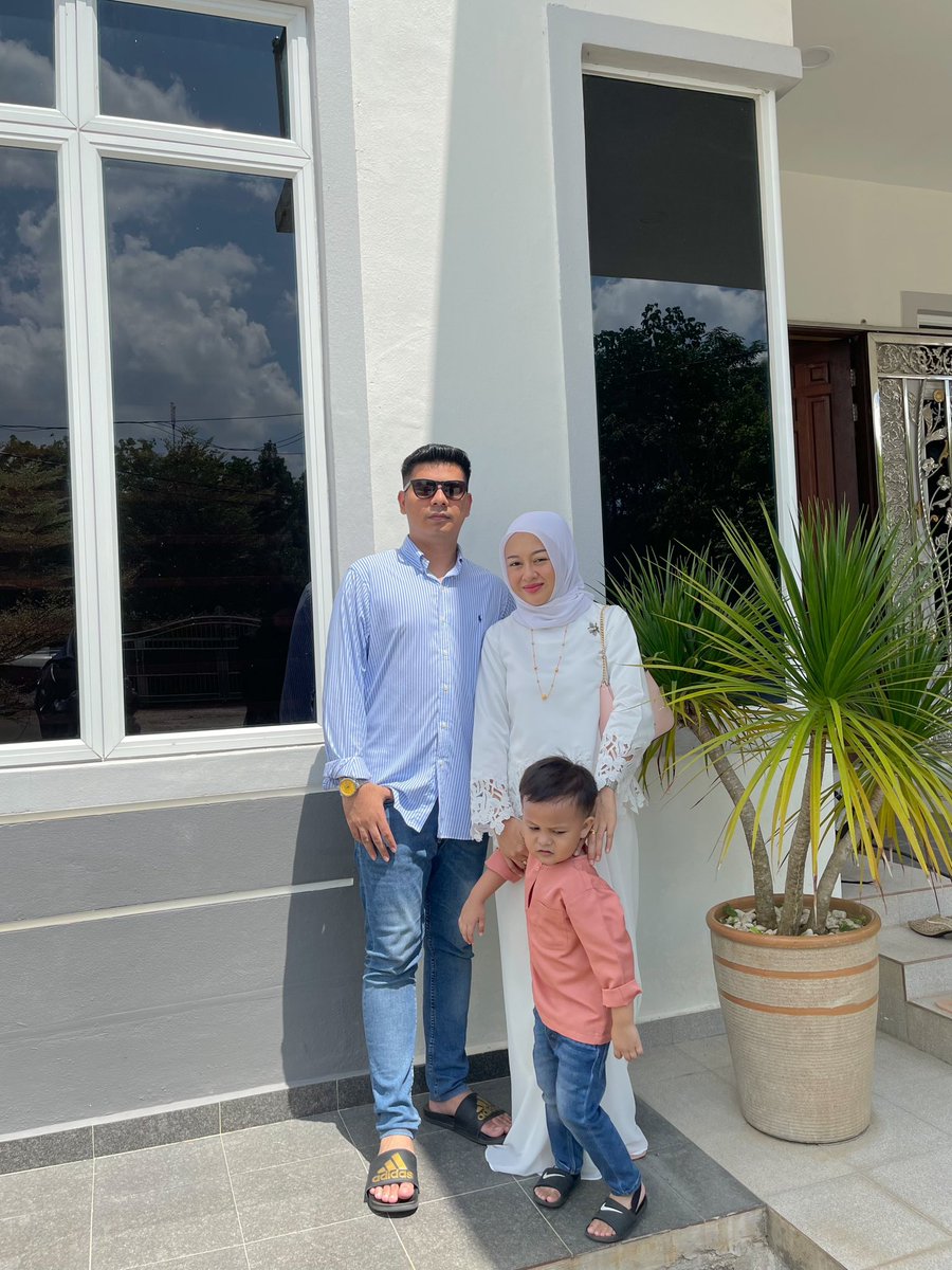 ammaraslam_'s tweet photo. Raya day 3 with loves 🌙🤍 https://t.co/kfWlvjEQkh