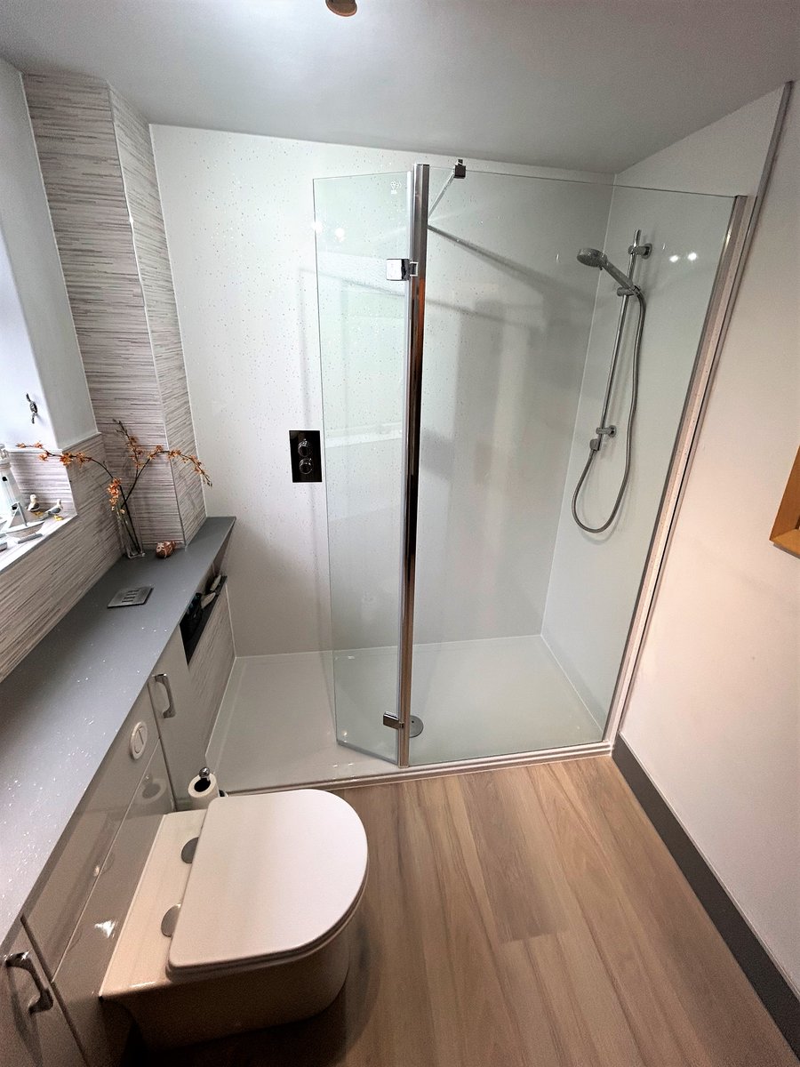 A great bathroom featuring @UtopiaBathrooms Nadia door in Glacier Grey Gloss. Plenty of storage and work space in this bathroom! A bath out and walk in shower put in its place was our customers requirement. A great space that our customers were delighted with.