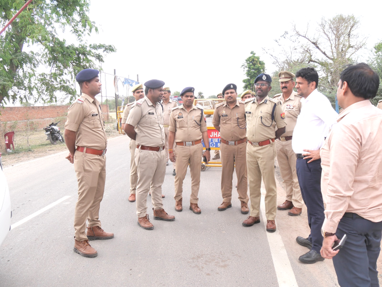 Jhansi Police (@jhansipolice) on Twitter photo #JhansiPolice
#рд▓реЛрдХрд╕рднрд╛_рдЪреБрдирд╛рд╡_2024 рдХреЛ рд╢рд╛рдВрддрд┐рдкреВрд░реНрдг, рдирд┐рд╖реНрдкрдХреНрд╖ рдПрд╡рдВ рдкрд╛рд░рджрд░реНрд╢реА рдврдВрдЧ рд╕реЗ рд╕рдХреБрд╢рд▓ рд╕рдВрдкрдиреНрди рдХрд░рд╛рдиреЗ рдХреЗ рджреГрд╖реНрдЯрд┐рдЧрдд <a href="/dmjhansi1/">DM Jhansi</a> рдПрд╡рдВ
<a href="/sspjhansi/">SSP Jhansi</a> рджреНрд╡рд╛рд░рд╛ рдерд╛рдирд╛ рдХрдЯреЗрд░рд╛ рдФрд░ рдордКрд░рд╛рдиреАрдкреБрд░ рдХреНрд╖реЗрддреНрд░рд╛рдВрддрд░реНрдЧрдд рдкрдбрд╝рдиреЗ рд╡рд╛рд▓реЗ рдЕрдВрддрд░реНрд░рд╛рдЬреНрдпреАрдп (рдЙрддреНрддрд░ рдкреНрд░рджреЗрд╢- рдордзреНрдп рдкреНрд░рджреЗрд╢) рдмреЙрд░реНрдбрд░ рдХрд╛ рдирд┐рд░реАрдХреНрд╖рдг рдХрд┐рдпрд╛ рдЧрдпрд╛ред (1/2) #JhansiPolice
#рд▓реЛрдХрд╕рднрд╛_рдЪреБрдирд╛рд╡_2024 рдХреЛ рд╢рд╛рдВрддрд┐рдкреВрд░реНрдг, рдирд┐рд╖реНрдкрдХреНрд╖ рдПрд╡рдВ рдкрд╛рд░рджрд░реНрд╢реА рдврдВрдЧ рд╕реЗ рд╕рдХреБрд╢рд▓ рд╕рдВрдкрдиреНрди рдХрд░рд╛рдиреЗ рдХреЗ рджреГрд╖реНрдЯрд┐рдЧрдд <a href="/dmjhansi1/">DM Jhansi</a> рдПрд╡рдВ
<a href="/sspjhansi/">SSP Jhansi</a> рджреНрд╡рд╛рд░рд╛ рдерд╛рдирд╛ рдХрдЯреЗрд░рд╛ рдФрд░ рдордКрд░рд╛рдиреАрдкреБрд░ рдХреНрд╖реЗрддреНрд░рд╛рдВрддрд░реНрдЧрдд рдкрдбрд╝рдиреЗ рд╡рд╛рд▓реЗ рдЕрдВрддрд░реНрд░рд╛рдЬреНрдпреАрдп (рдЙрддреНрддрд░ рдкреНрд░рджреЗрд╢- рдордзреНрдп рдкреНрд░рджреЗрд╢) рдмреЙрд░реНрдбрд░ рдХрд╛ рдирд┐рд░реАрдХреНрд╖рдг рдХрд┐рдпрд╛ рдЧрдпрд╛ред (1/2)