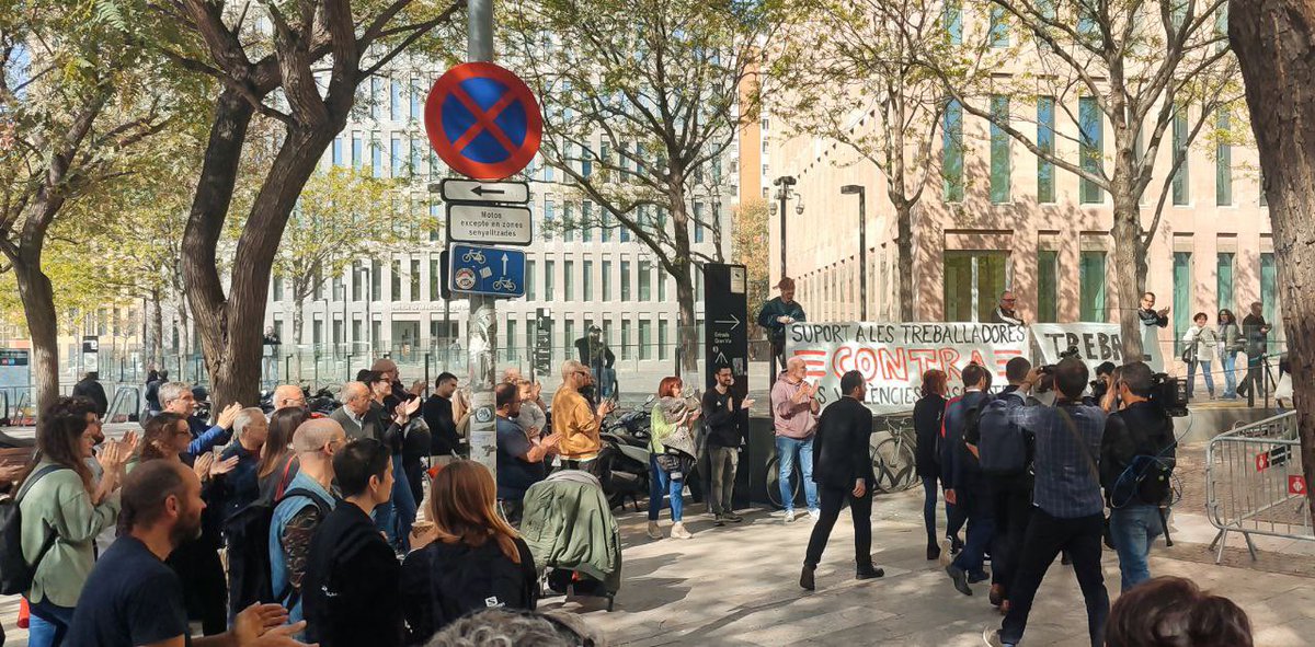 Avui ha quedat clar que la querella de JxCat contra les professionals de la comissió per l'abordatge de l'assetjament per raó de gènere al Parlament, respon a una voluntat intimidatòria més que a uns criteris jurídics. Moltes gràcies a totes pel suport 💜