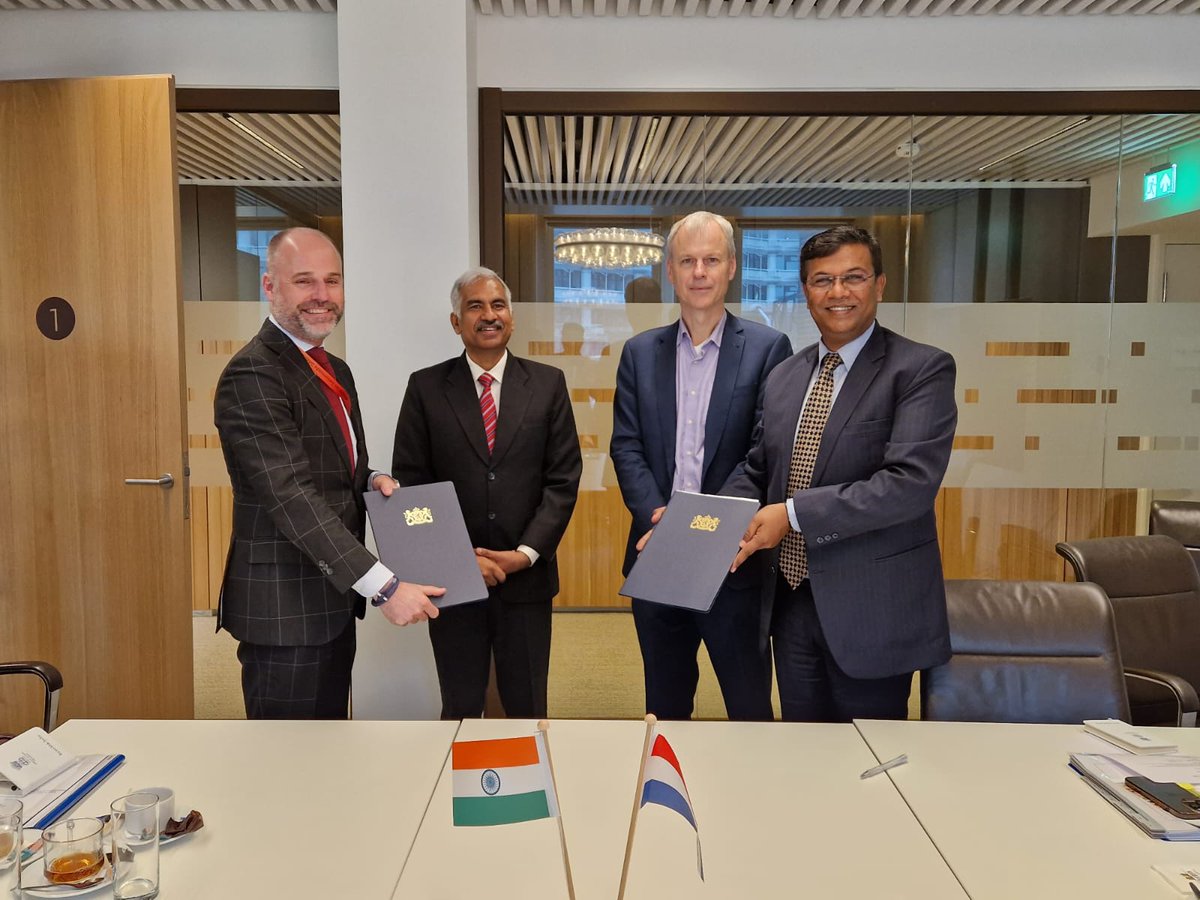The Extension of Action Plan of 🇮🇳🇳🇱 Joint Agriculture Working Group was signed today in The Hague by @Priya_Ranajn_JS & Mr. Ralf van de Beek in the presence of @SecyAgriGoI & @BergMarten, extending the term of the Action Plan till March 2027 @MEAIndia @AgriGoI @IndianDiplomacy