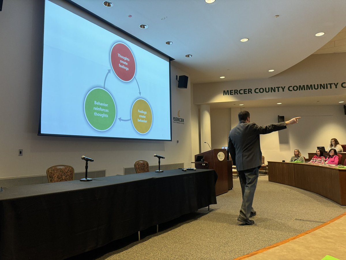 R. McLelland-Crawley 🌻 tweet media