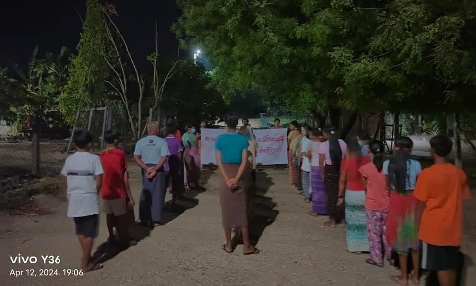 Pro-democracy residents from a village of #Yinmarbin Twp, #Sagaing Region, regularly staged a night protest to drive out the #MilitaryDictatorship on Apr12. #AgainstConscriptionLaw #2024Apr12Coup #WhatsHappeningInMyanmar