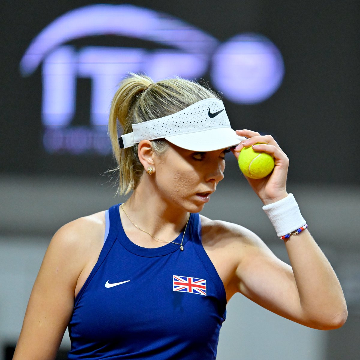 Work to do for Katie Boulter as Diane Parry fights back to win the first set 6-2 in Le Portel

Keep fighting, Katie 💪

#BackTheBrits 🇬🇧 | #BJKCup