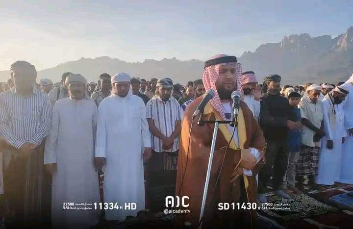 حتى محاريب الصلاة لم تسلم من الاحتلال
في المناطق المحتلة تم إقصاء كل خطيب أو إمام جامع يرفض الاحتلال عن أن يباشر الخطابة أو إمامة الصلاة، بينما اتيحت لصهـ.ـاينة العرب، لم يكتف المرتزقة ببيع وطنهم وثرواتهم وسيادتهم للاحتلال، هاهم أيضا يبيعون منابرهم ومحاريبهم ويسلمون عقولهم