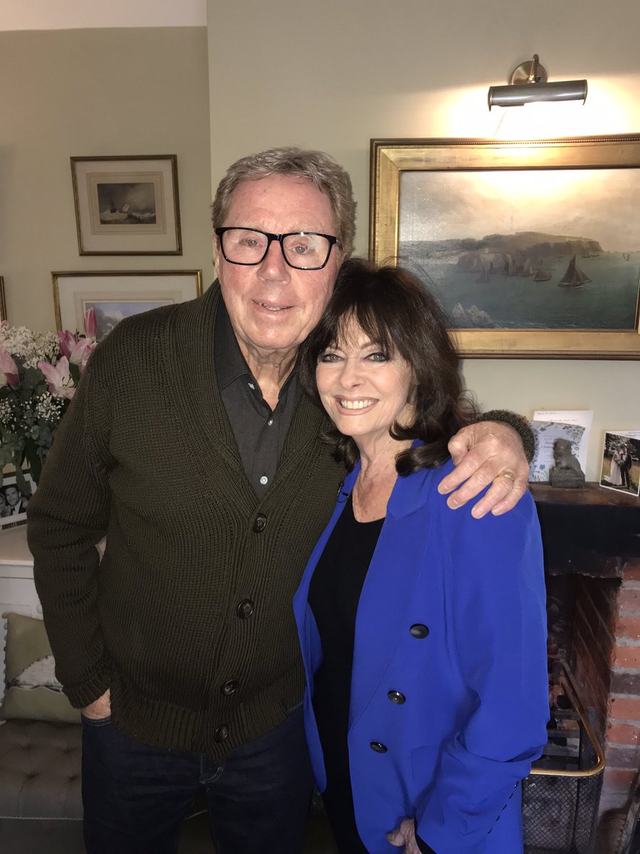 Fabulous fun on “Love Your Weekend” with Alan Titchmarsh this Sunday 9.30am with .Gorgeous Harry Rednapp such a lovely man, always great to see him. Also fab Marian Keyes. Don’t miss it. @Redknapp @TitchmarshShow @ITV @MarianKeyes #LoveYourWeekend #FridayFeeling